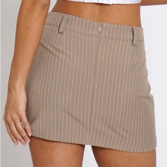 Sans Souci beige‎ / taupe pinstripe mini skirt  small - Picture 2 of 7
